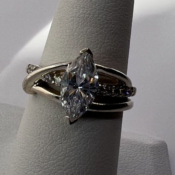 925 STERLING SILVER  CZ RING  SIZE 7.5